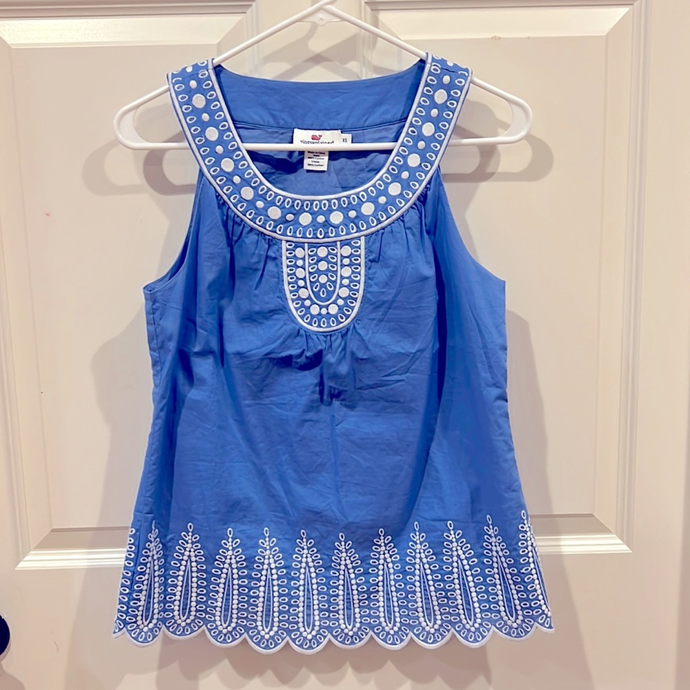Vineyard Vines embroidered top